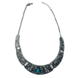 Chunky silver toned turquoise necklace